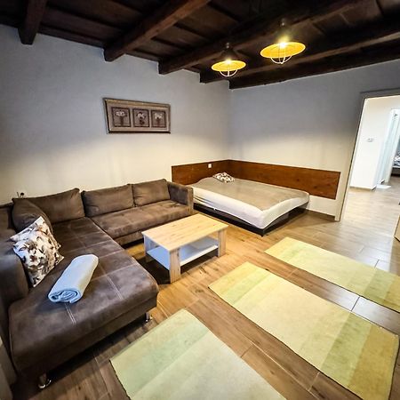 Bed and Breakfast Dreko Panzio & Borbisztro Győrújbarát Esterno foto