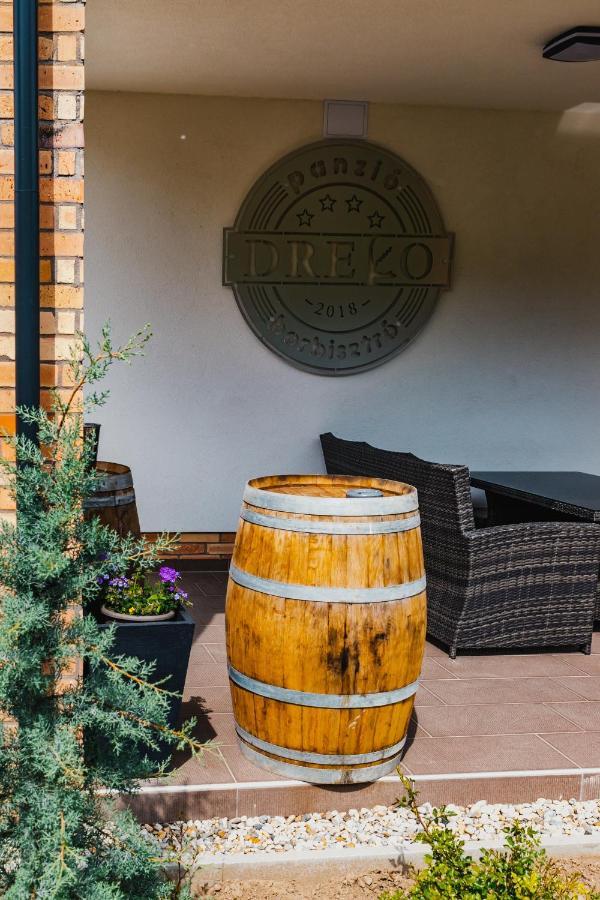 Bed and Breakfast Dreko Panzio & Borbisztro Győrújbarát Esterno foto