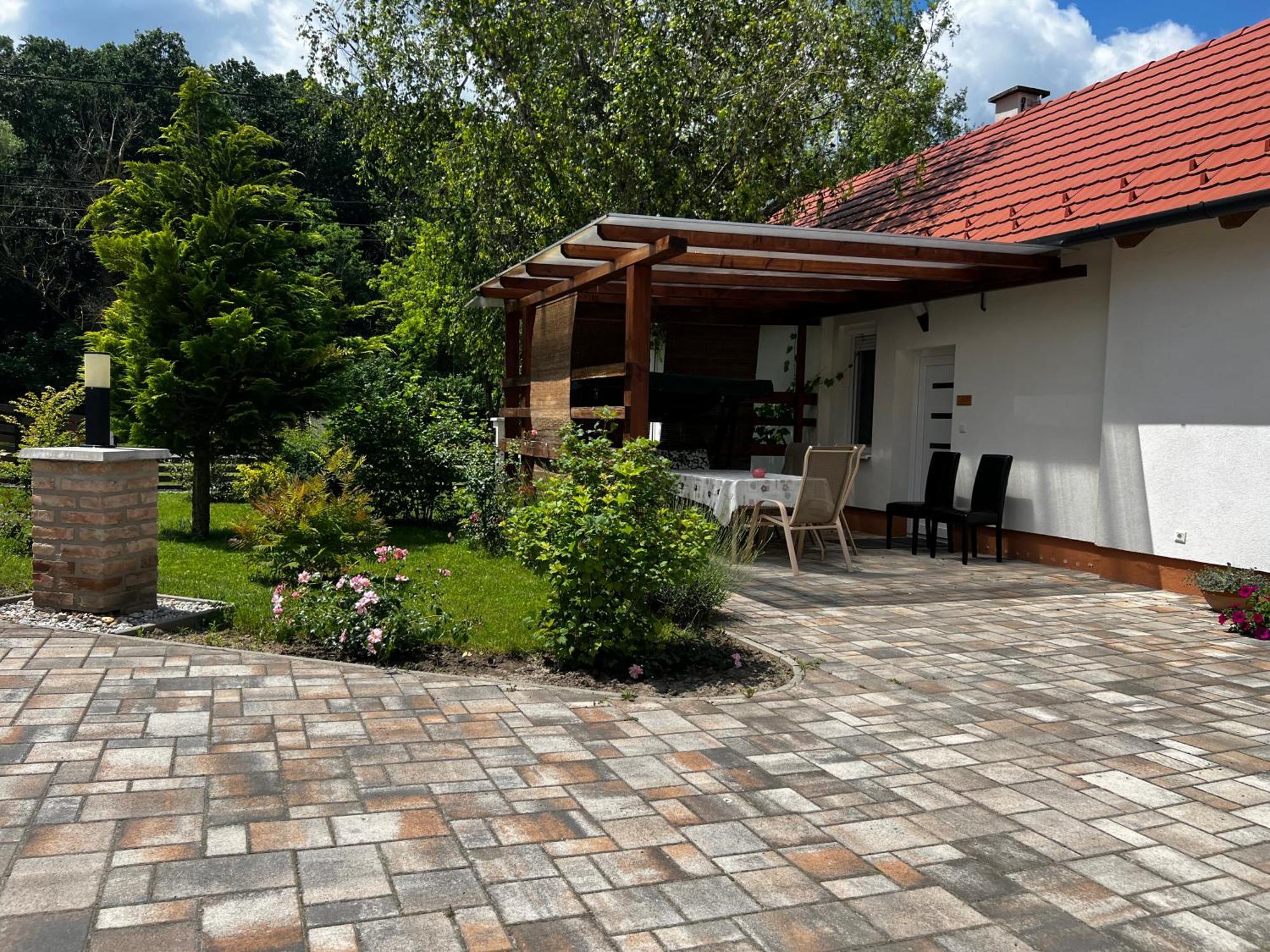 Bed and Breakfast Dreko Panzio & Borbisztro Győrújbarát Esterno foto