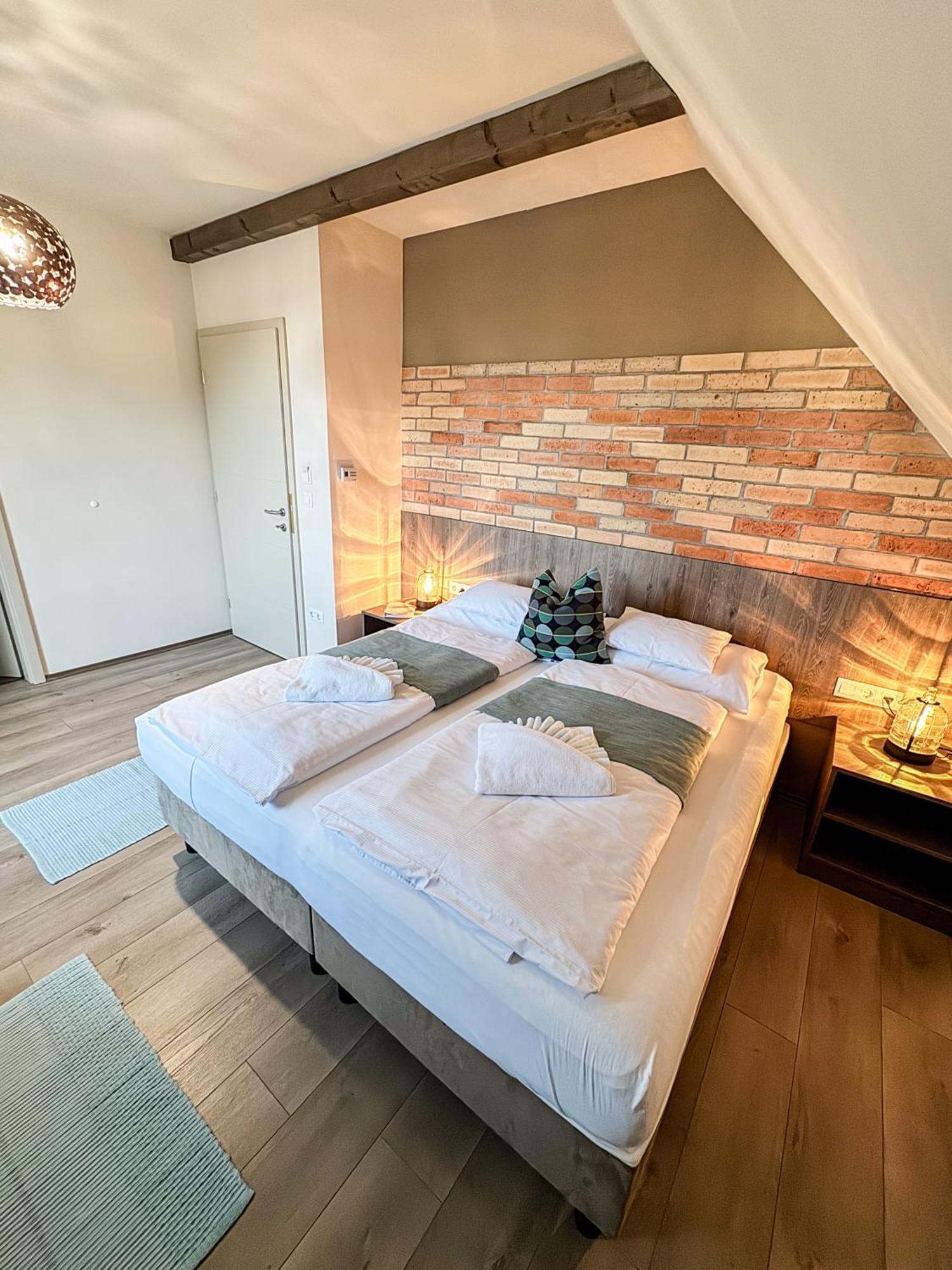 Bed and Breakfast Dreko Panzio & Borbisztro Győrújbarát Esterno foto