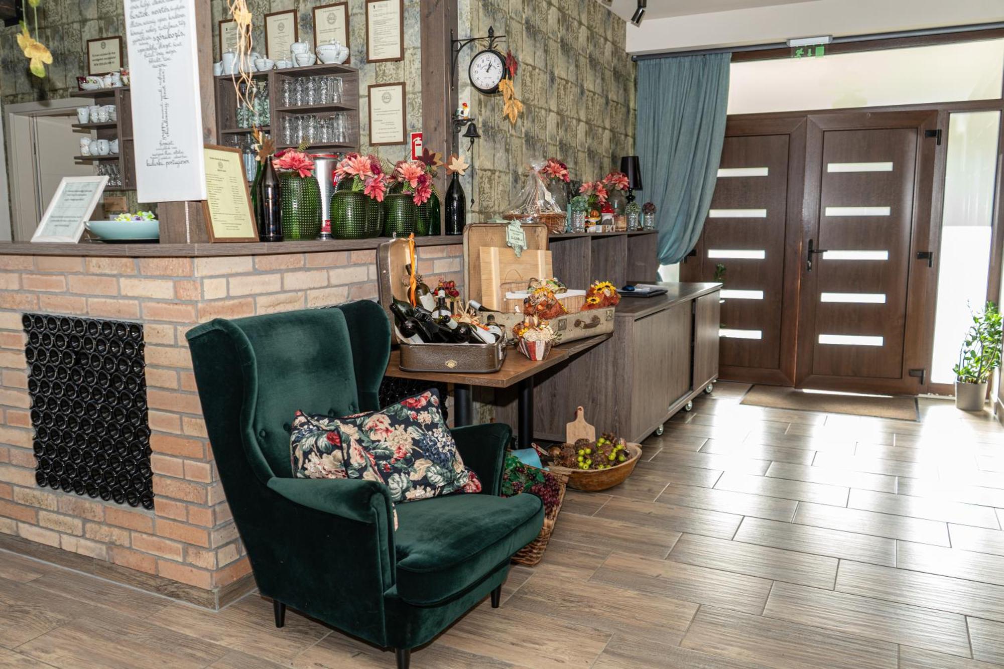 Bed and Breakfast Dreko Panzio & Borbisztro Győrújbarát Esterno foto