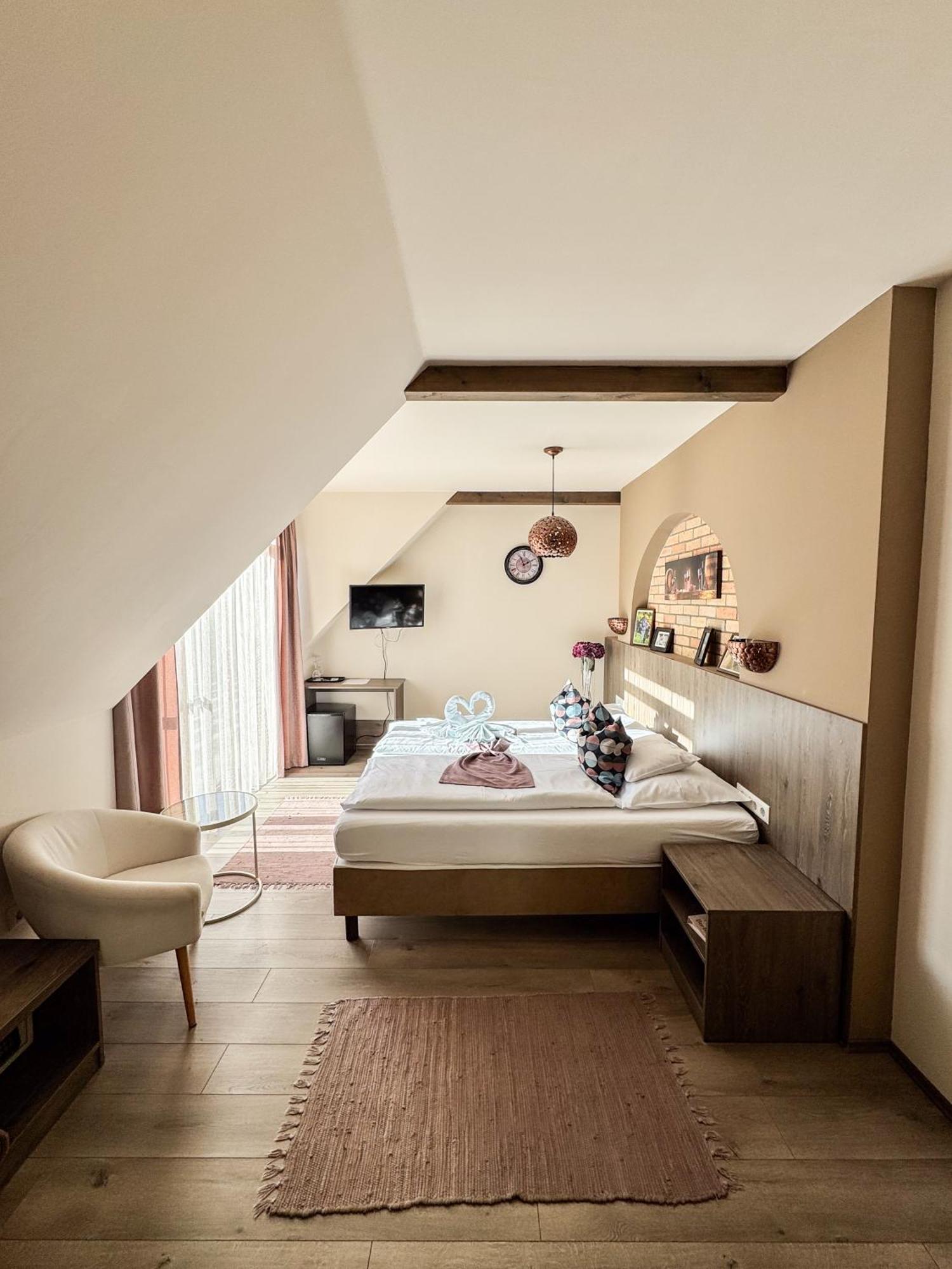 Bed and Breakfast Dreko Panzio & Borbisztro Győrújbarát Esterno foto