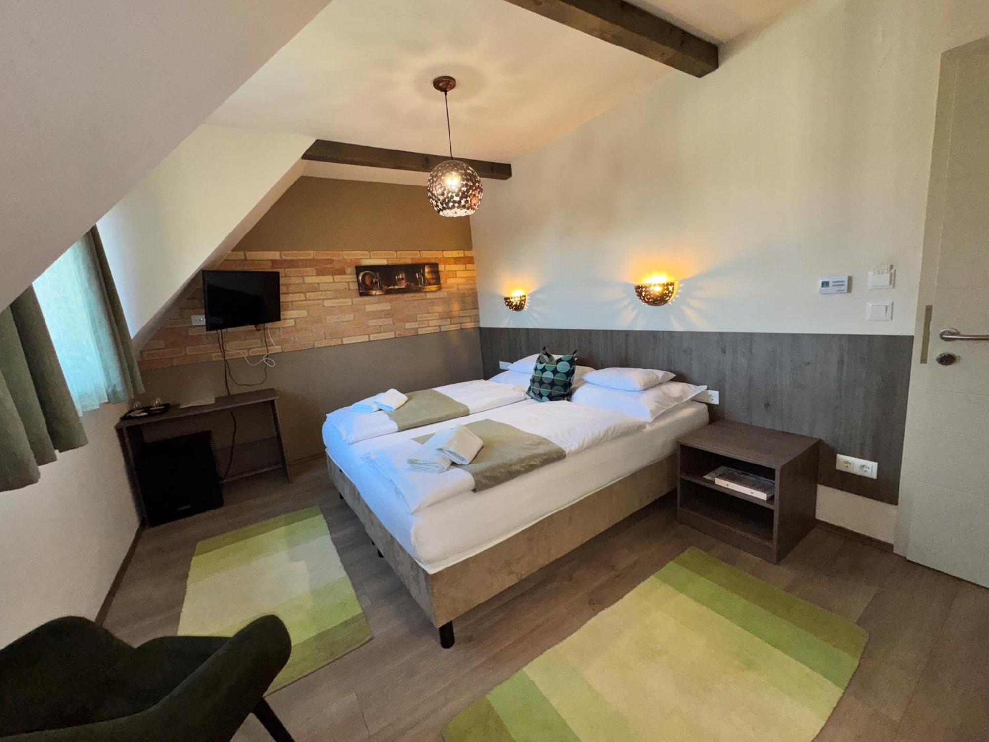Bed and Breakfast Dreko Panzio & Borbisztro Győrújbarát Esterno foto